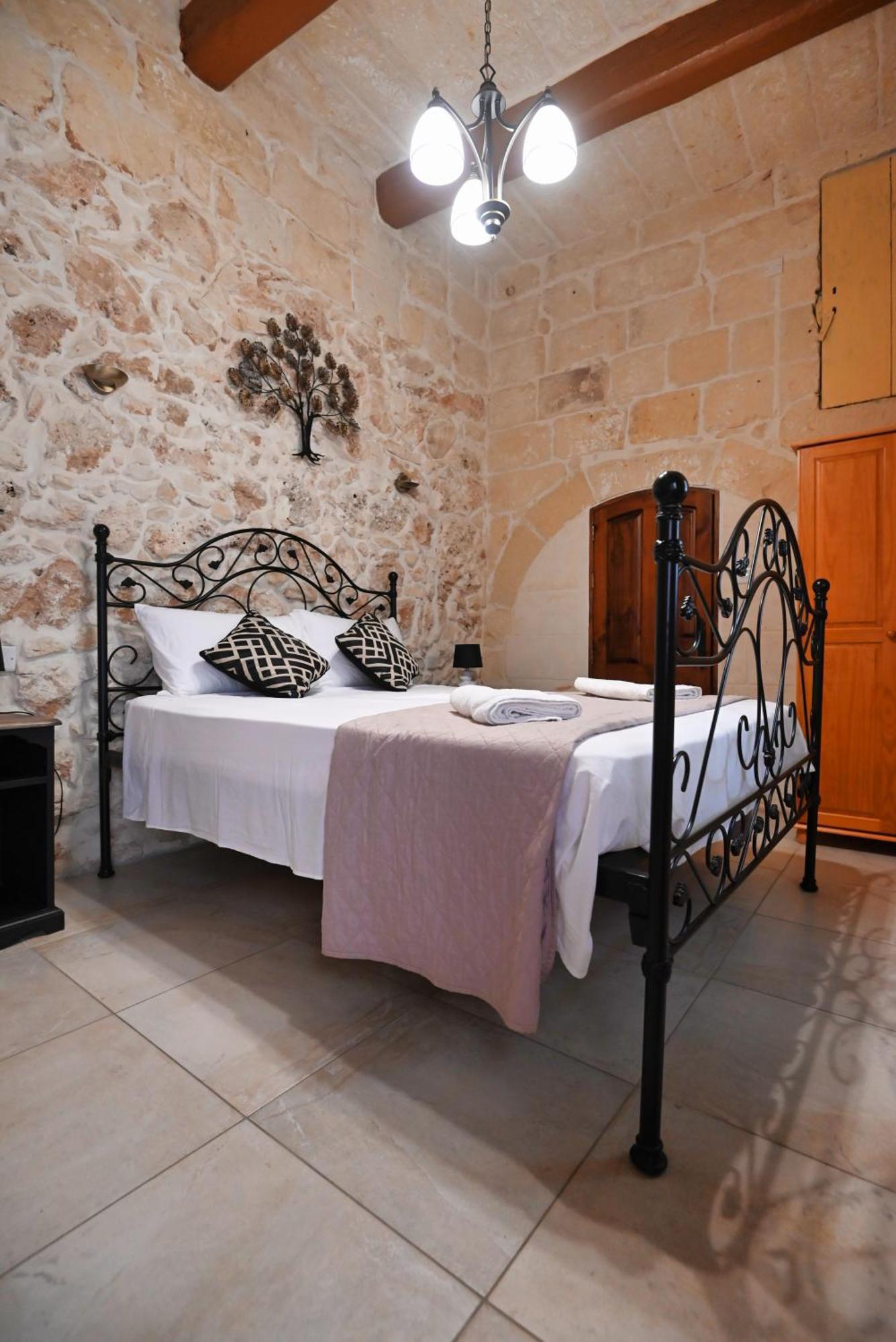 The Cloisters Bed And Breakfast 沙拉 外观 照片